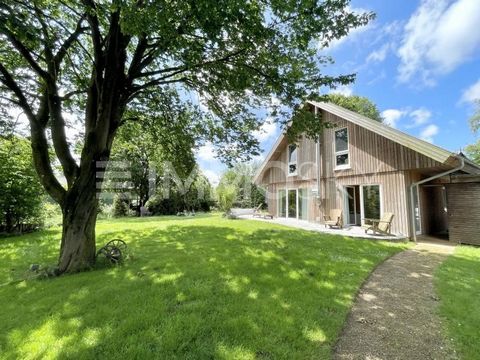 Dit fantastisch mooie en perfect ontworpen vrijstaande huis is gelegen op een rustige plek, in Grönwohld. De realisatie van een moderne, verfijnde en individuele architectuur is hier uitstekend geslaagd. Stralingswarmte van innovatieve vloerverwarmin...