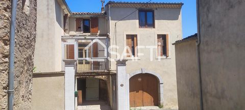 In the village of Faugères, close to Bédarieux and Béziers, this village house offers a pleasant and practical living environment, combining the charm of the old with possibilities for modernization. With a living area of ??174m², this house has grea...