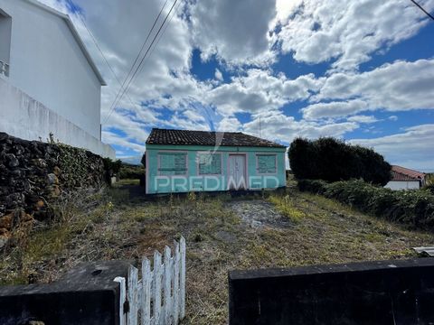 Dies könnte das Haus Ihrer Träume sein, nach einigen Umbauarbeiten befindet es sich in der Gemeinde São João, in der Gemeinde Lajes do Pico. Ein fantastischer Blick auf das Meer in einer ruhigen Gegend, in der Sie Ihre Ruhe in vollen Zügen genießen k...