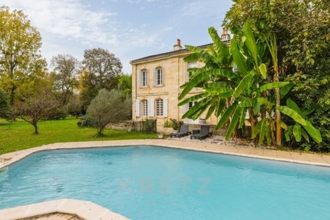 Cadaujac - Maison de Maître and wine storehouse of approx. 450m2 on a wooded estate of approx. 2 hectares bordering the Garonne. Maison de Maître, double reception room on one level, dining room, independent fitted kitchen. 5 bedrooms, 3 shower rooms...