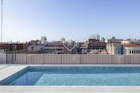 The apartment is part of a new project in a stately mid-twentieth-century building, completely renovated with high-end qualities and a modern design. In short, a transformed classic building that enjoys a privileged location, near the centre of Barce...