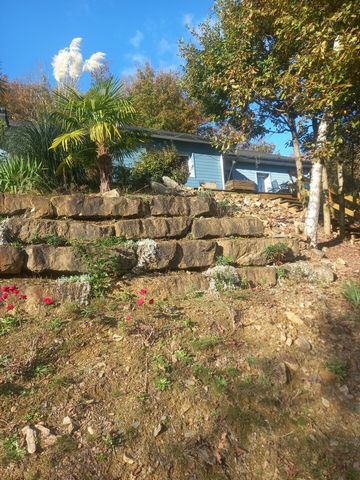 Op de hoogten van Bogny sur Meuse, aan de rand van het bos, naast de wandelpaden, perfect voor liefhebbers van natuur en rust, dicht bij alle voorzieningen, kom en ontdek dit prachtige pand. Deze gelijkvloerse woning op een souterrain biedt prachtige...