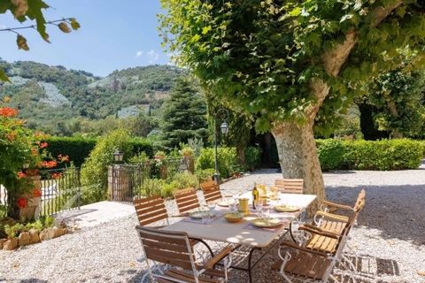 Welcome to this charming 19th-century bastide, nestled in a magnificent, partly flat plot of land with uninterrupted views of the Tanneron massif. With 300 m² of living space spread over two floors, this property combines authenticity and charm with ...