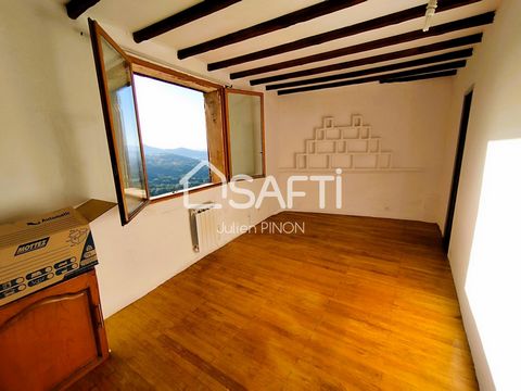 In the heart of the village of SAIGNON, a major tourist attraction in the Luberon and Pays d'APT, come and discover this apartment on the top floor of a building comprising three apartments. This beautiful 58m² T3 apartment comprises an entrance hall...