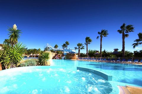 Une touche mexicaine.... Complexe coloré et familial avec des éléments de style mexicain au cœur de l'Hérault, à seulement 15 minutes à pied de la plage. Des piscines extérieures avec toboggans, des bassins pour enfants et une piscine intérieure chau...