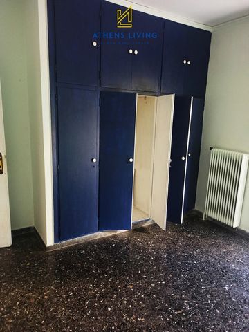 Appartement Te koop, verdieping: Begane grond, in de omgeving: Glyfada. De oppervlakte van het pand is 65 m². Het bestaat uit: 2 slaapkamers, 1 badkamer(s), 1 keuken(s), 1 woonkamer(s). Het werd gebouwd in 1978. De verwarming van de woning is Centraa...