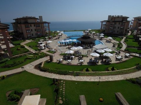 IBG Real Estates bietet diese Zwei-Zimmer-Wohnung mit Blick auf den Pool im 4. Stock des Kaliakria Resorts in Kavarna zum Verkauf an. Der Komplex befindet sich an einem der schönsten Orte an der bulgarischen Schwarzmeerküste, etwa 60 km nördlich von ...