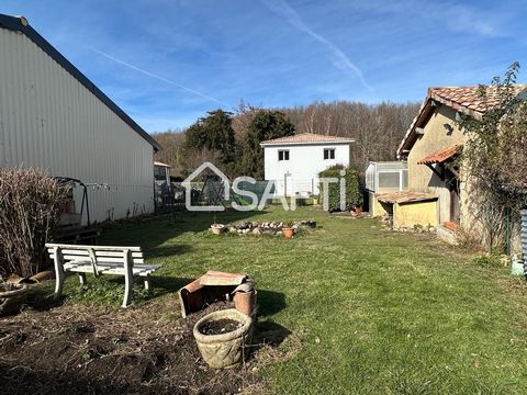 Dans le charmant village de Villeneuve d'Olmes, à proximité des montagnes et de la ville de Lavelanet, proposant toutes les commodités, venez découvrir cette maison rénovée avec goût, offrant un confort intéressant, grâce aux récentes installations d...