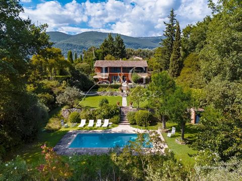 Discover this exceptional property, former rose farm located in Grasse, famous for its perfumes and enchanting setting. Nestled on a 4077 sqm plot of land, this property offers two independent residences for a total of 310sqm, Provençal charm, and de...