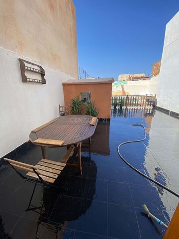 We present this magnificent one-storey house, located in the quiet area of Loma Cabrera, in Almeria. With a constructed area of 93 m², this property offers a comfortable and functional space, ideal for those who are looking for one-storey living with...