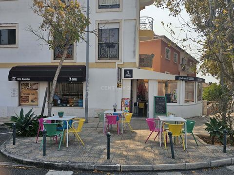 Excellent business opportunity, Snack Bar Sabores do Bairro. This establishment has a great location and steady customers, is close to schools and just a few minutes from Paço de Arcos station. Breakfast, snack bar and brunch options. It has a total ...