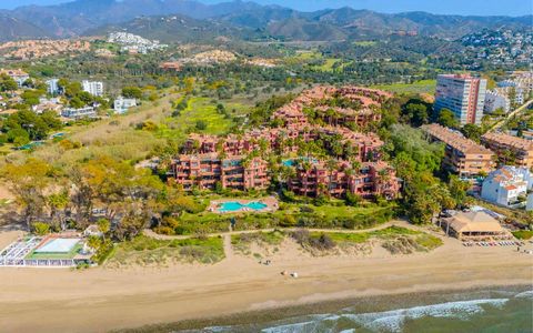 Duplex Penthouse with 4 Bedrooms in El Rosario Beachside This expansive 4-bedroom, 3-bathroom duplex penthouse in Alicate Playa offers an ideal beachside location. On the upper level, you'll find a master suite with an ensuite bathroom and a large wr...