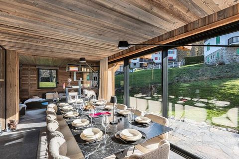 Megeve – Rochebrune Chalet neuf de 300m² à 800 mètres des remontées mécaniques de Rochebrune. Ce nouveau chalet pour 12 personnes va vous séduire grâce à son séjour lumineux, son espace bien être avec bassin et sauna et sa salle cinéma. Composé de 4 ...