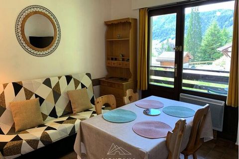 La résidence MILLEPERTUIS est située dans le secteur du Nant Robert, à 5 minutes en voiture du centre village et des commerces. Profitez d'une superbe vue, depuis le balcon, sur le village et les montagnes ! L'APPARTEMENT COMPREND : Une cuisine ouver...