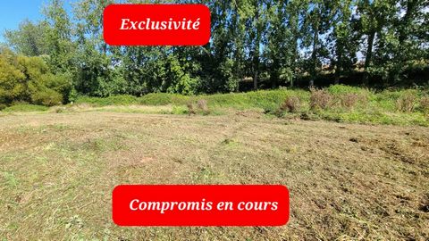 Rare sur le marché ,sur la magnifique commune de Saint Jean Du Doigt ,proche du bourg et donc de la plage ,terrain de 1374 m2 dont 716 m2 sont constructibles et à viabiliser. Prix de vente 65 000 euros honoraire charge vendeur. Pour visiter et vous a...