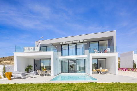 Discover the stunning new build villas in the exclusive Altaona Golf Resort, Murcia. This development offers a unique opportunity to live in a privileged setting, surrounded by nature and mountains, just 15 minutes drive from the centre of Murcia and...