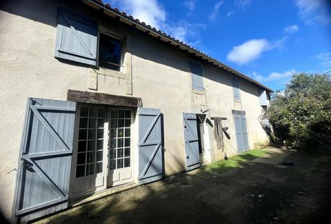 Secteur Cherveux, venez découvrir cette maison familiale aux beaux volumes composée d'un vaste séjour de plus de 45m2, une cuisine séparée de plus de 24m2 avec une arrière cuisine et wc en rdc. A l'étage, 3 chambres, une suite parentale avec douche e...