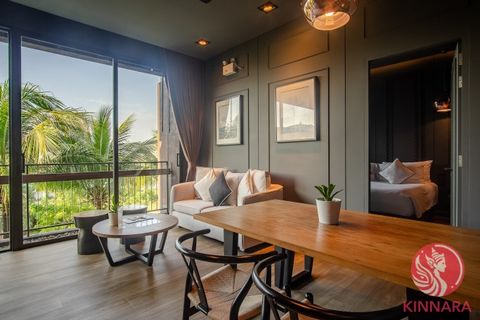 Saturdays Condominium in der Nähe von Naiharn Beach im Süden von Phuket bietet mehr als nur einen angenehmen Wohnraum; Es sorgt für einen völlig neuen Lebensstil. Die Bewohner können große Wohnräume im Villenstil mit authentischem tropischem Charme i...