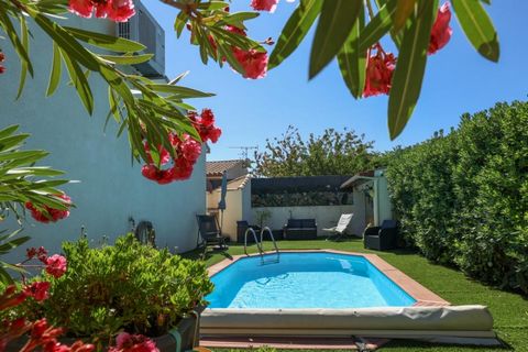 Servian 34290 - Very beautiful villa of 90m2 of living space on a beautiful plot of land with trees and flowers with a beautiful swimming pool. Price 289000eur agency fees included paid by seller. Quiet single-storey villa with a beautiful plot of la...