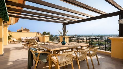 Located in Nueva Andalucía. Spectacular newly renovated penthouse boasting 3-bedroom, 2-bathroom and a guest toilet. Comes fully furnished to a modern Scandinavian standard, this residence features a generous 88 m² south-west facing terrace with brea...