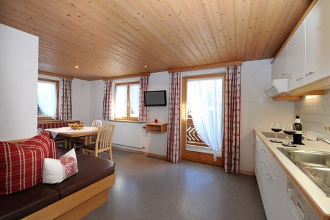 Benvenuti nel vostro rifugio per le vacanze definitivo circondato dal pittoresco paesaggio di Damüls, Austria! Questo appartamento al piano terra offre un mix perfetto di comfort, praticità e avventura, rendendolo una fuga ideale per famiglie e amici...