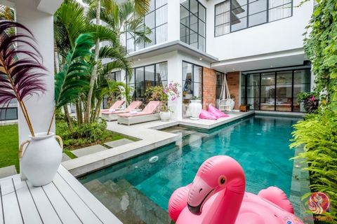 Deze prachtige luxe villa met 4 slaapkamers, genesteld in het bruisende hart van Canggu, belichaamt moderne elegantie en high-end wonen. Met een verfijnd design en eersteklas meubilair belooft deze accommodatie een levensstijl van weelde en comfort. ...