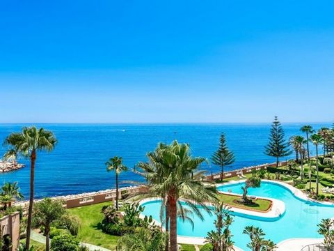 Located in Puerto Banús. Beautiful Luxury ground floor apartment in one of the best beachfront developments with 360° panoramic views. Malibu is an exclusive residential complex consisting of 72 modern and elegant apartments with fantastic views of t...