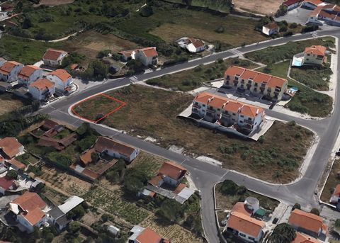 Lote para venda no Vale do Coto, Caldas da Rainha, com uma área bruta de construção de 233,80m2. Este terreno permite a construção de uma moradia com 2 pisos e cave. Situado na tranquila e charmosa freguesia do Coto, terá aqui uma oportunidade para c...