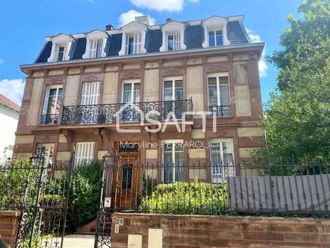 In the quiet residential district of Contades in Strasbourg, located in a bourgeois building from the turn of the century, you will be seduced by this atypical apartment. On the 3rd and last floor, under the attic of this small, well-maintained condo...