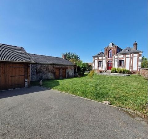 A 35 minutes de Dieppe, 40 minutes de Rouen, et 25 minutes de Forges les Eaux, maison comprenant au rez-de-chaussée une entrée donnant sur un salon/séjour, une cuisine aménagée et équipée de 20 m² environ et un wc indépendant. Nombreux rangements. Au...