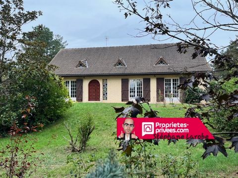 Stéphane LAROBE vous propose à YZEURE ce bien de caractère, retiré de la route et très proche de toutes commodités ainsi que du parc des Ozières à pied. Sur un parc arboré de 2800 m2 vous découvrirez élevée sur sous sol d'une surface au sol de 134 m2...