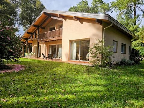 Votre havre de paix vous attend ! Découvrez cette somptueuse villa d'architecte, véritable oasis de calme dans un quartier très recherché de Saint-Paul-lès-Dax. Ses volumes généreux, ses grandes baies vitrées donnant sur un parc arboré de 2700m², son...