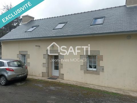 I am happy to present to you, located in Saint-Thois (29520), this property offering a peaceful and authentic living environment, typical of Brittany. The city presents a unique blend of tradition and modernity, with its green landscapes and warm atm...