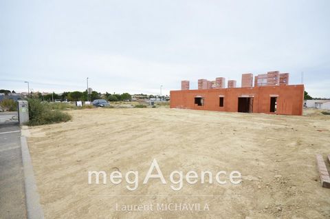 Sur la dynamique ville de Béziers, au carrefour des plages, des transports et de toutes commodités,ce terrain d'angle entièrement viabilisé avec permis de construire une villa en R+1 et permis de construire pour une piscine correspond parfaitement à ...