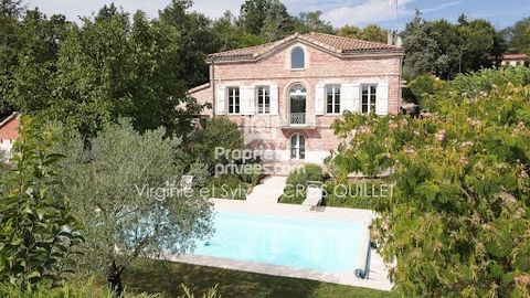 SOLE AGENT- 10 min MONTASTRUC and the TOULOUSE-ALBI motorway Beautiful mansion completely renovated on a green plot, planted with trees and maintained with care, The interior is also cared for and maintained and this house has a large living area of ...