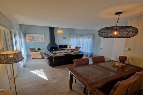 Hallo, ik ben Vakantiebungalow de Zeemeeuw! Ik ben dé ideale vakantiewoning op vakantiepark Sollasi! Onlangs gerenoveerd en met een frisse en moderne inrichting bied ik een comfortabele vakantie voor vier personen. Met mijn drie slaapkamers en gelijk...