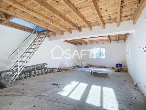 Située dans la charmante commune de Saint-Yzan-de-Soudiac (33920), cette maison bénéficie d'un environnement calme et familial, à proximité des transports en commun desservant les écoles. Idéalement implantée, cette propriété offre un cadre paisible ...