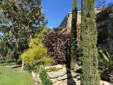 Eine echte provenzalische Postkarte, auf der sich Olivenbäume, Weinberge und üppige Vegetation rund um eine imposante Bastide mit Charme vermischen. Dossier nur mit Vertraulichkeitsverpflichtung.