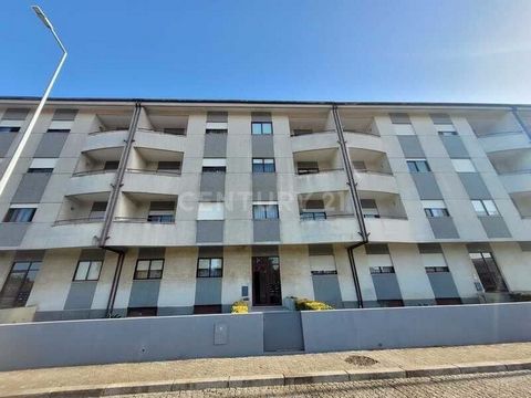 2 bedroom apartment with an area of 92 square meters, located in Oliveira do Douro, Gaia, Porto district. Located in Quinta dos Cubos, next to the Oliveira do Douro Football Field. Apartment on the 3rd floor of a 4-storey building, with 2 balconies a...