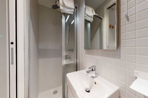 Checkmyguest vous propose ce studio moderne situé dans le 17e arrondissement de Paris, au cœur d'un quartier résidentiel dynamique et bien desservi. Situé dans une résidence haut de gamme, cet appartement allie confort et prestations haut de gamme. P...