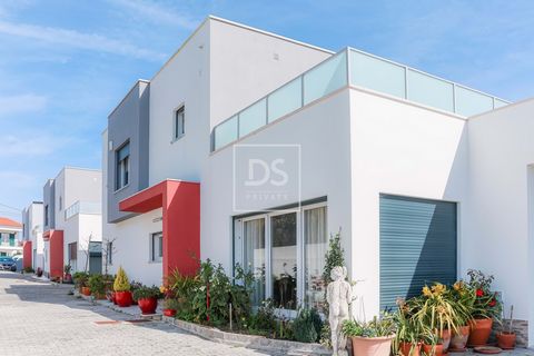 Located in an exclusive private condominium with only 3 houses, this magnificent 3-bedroom villa combines comfort, privacy, and contemporary design, being just a few minutes from the stunning Santa Cruz Beach. Built in 2021, this villa stands out for...