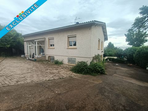 A SANCE MAISON 7 PIECES DE 140 M&#178; SUR TERRAIN DE 2 381 M&#178; AVEC PISCINE