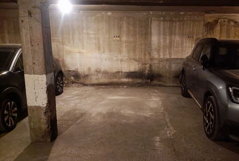 Place de parking 13004