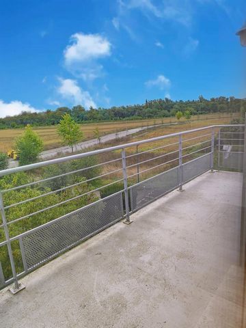 Situé à LUTTERBACH, bel appartement de 64m², au calme avec terrasse de 13 m², 3 pièces avec un grand séjour de 19m² , 2 chambres, cave et place de parking