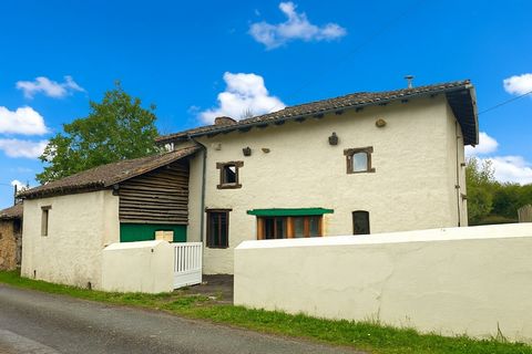 Jolie maison individuelle en pierre dans un cadre rural