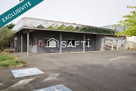 Local commercial 400 m² avec parking et terrasse