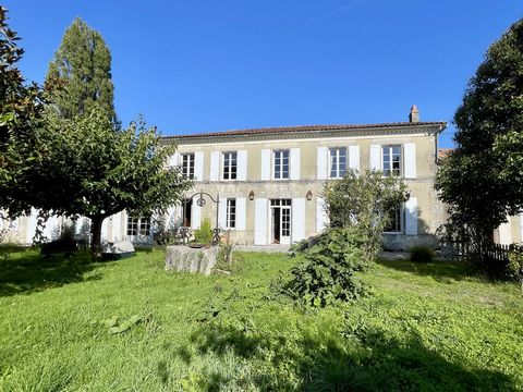 Magnifique longère 433 m² habitable avec d'environ 9000 m² du terrain