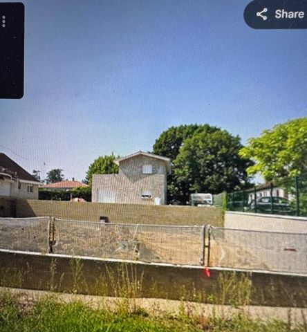 TRESSE BEAU TERRAIN VIABILISE de 504 M2  Ville très attractive proche Bordeaux  Emprise au sol 30 %  G1 faite  false