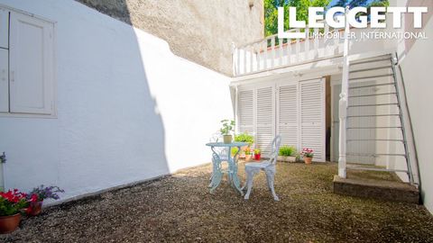 A40225VS11 - Dit prachtige huis heeft niets te doen, open woon- en eetkamer, die leidt naar een prachtige binnenplaats. 4 slaapkamers, 2 badkamers. Ideale eerste woning of tweede bewoner. Informatie over de risico's waaraan deze woning is blootgestel...