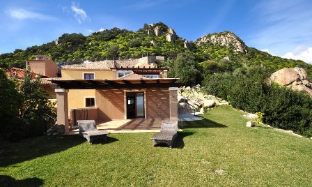 In Costa Rei, villas located in an exclusive ancient village with various types of housing: both apartments and villas come with private entrances, high quality finishes and original materials of local handicrafts. Property 1 Price € 405,000 - measur...